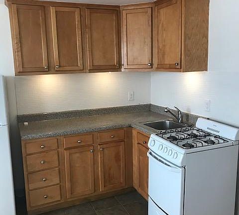 4th image of 434 Warren St #2R