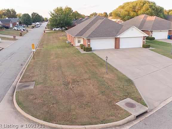 3rd image of 4901/4903 Morgans Way