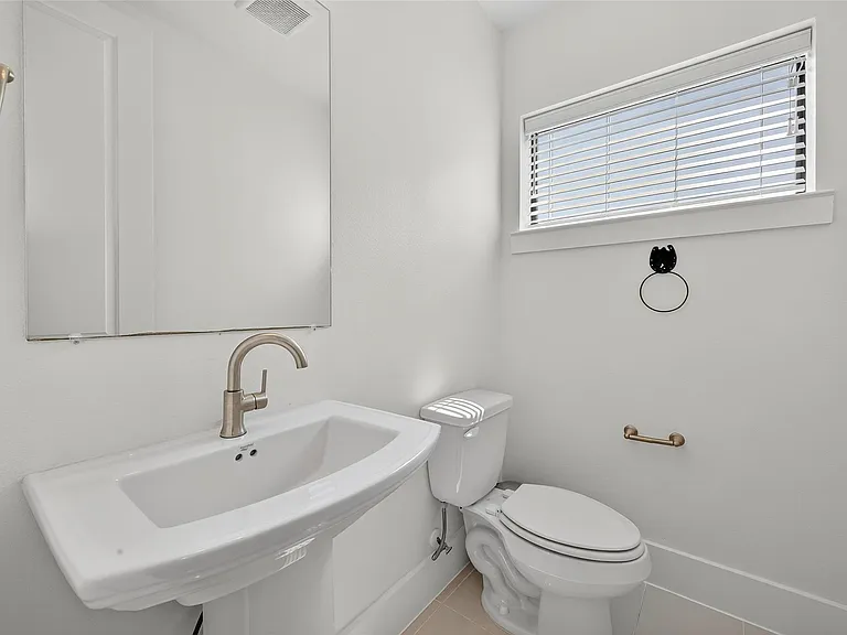 2401 Crawford St #C3D — Photo 10