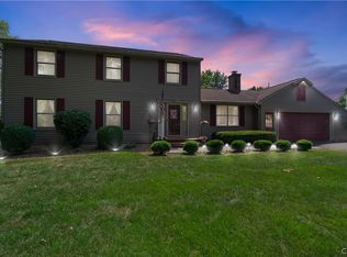 7530 Meadow Wood Dr, North Syracuse, NY 13212