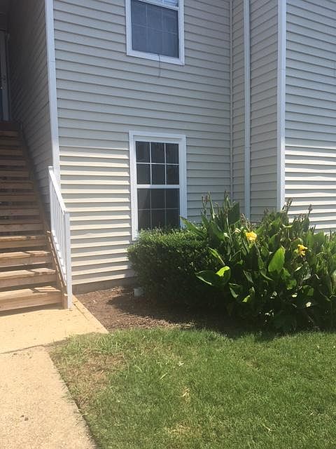 Downstairs corner unit - Newer Windows