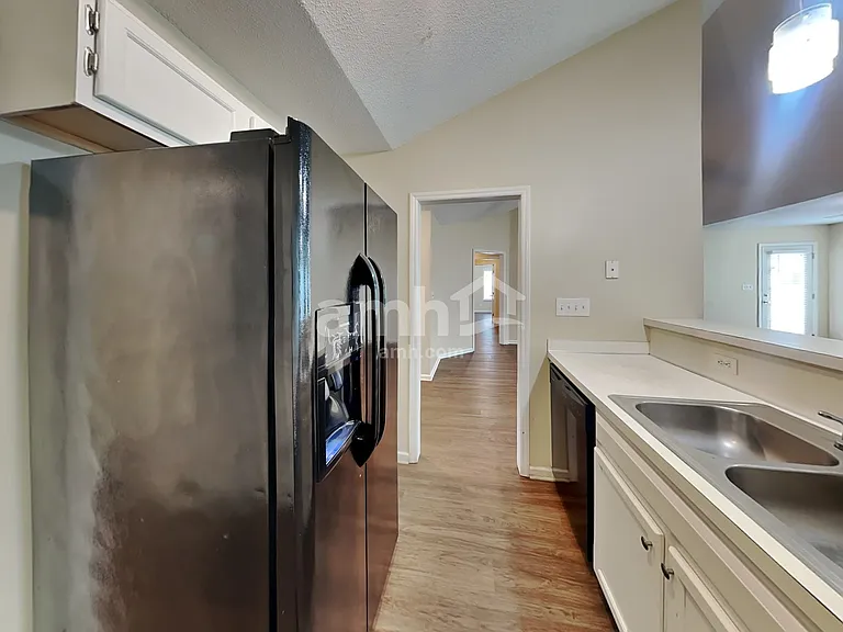 4902 Hunters Blf — Photo 3