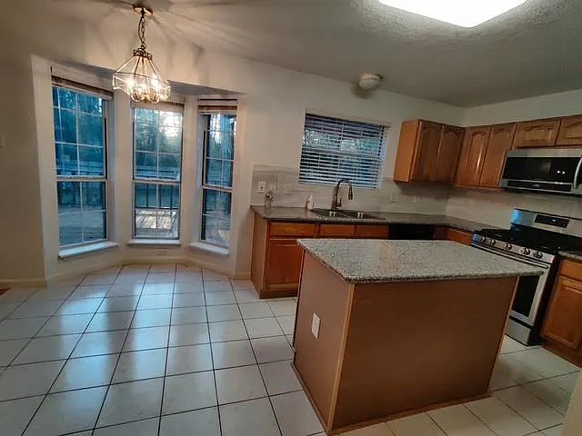 101 Yewleaf Dr — Photo 5