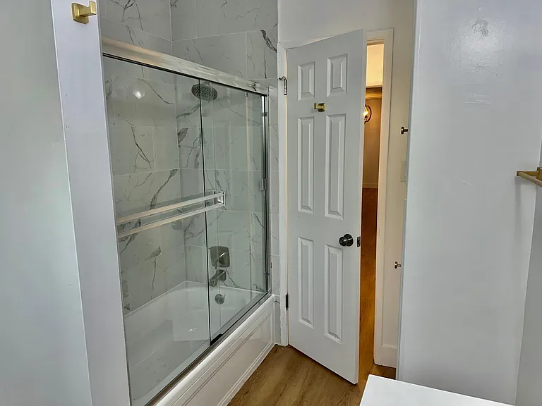 12121 La Maida St #15 — Photo 12