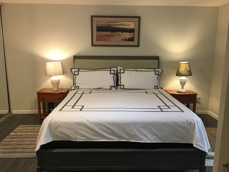 Master bedroom, Cal king mattress, newer