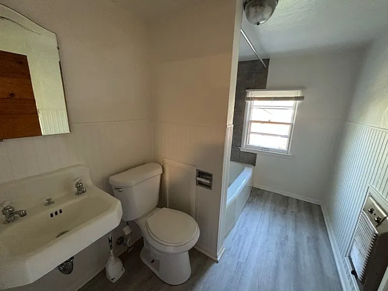PM 242 - 1804 E 19th St — Photo 39