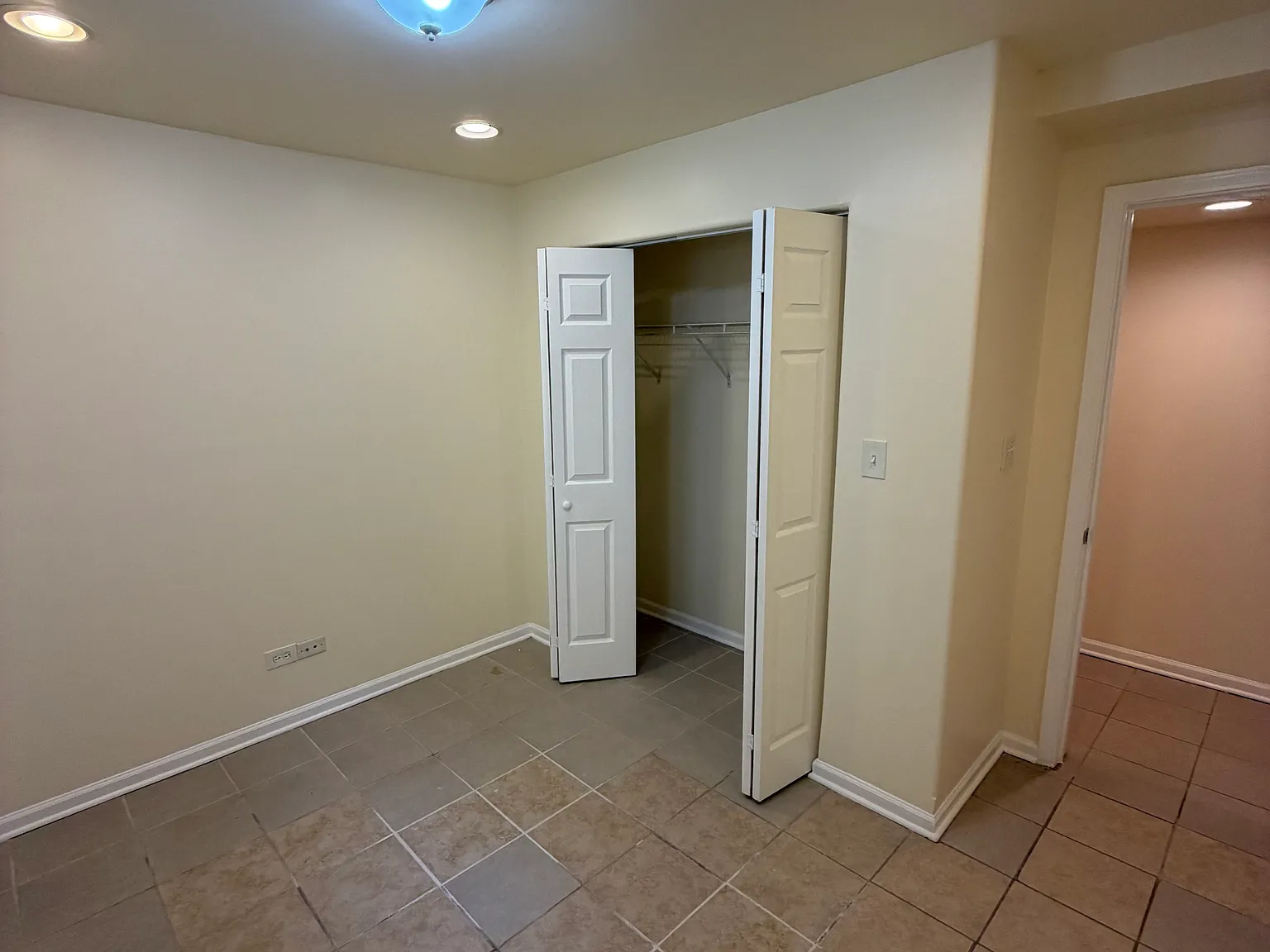 2 bed, 1000 sqft, $1,580 — Photo 3