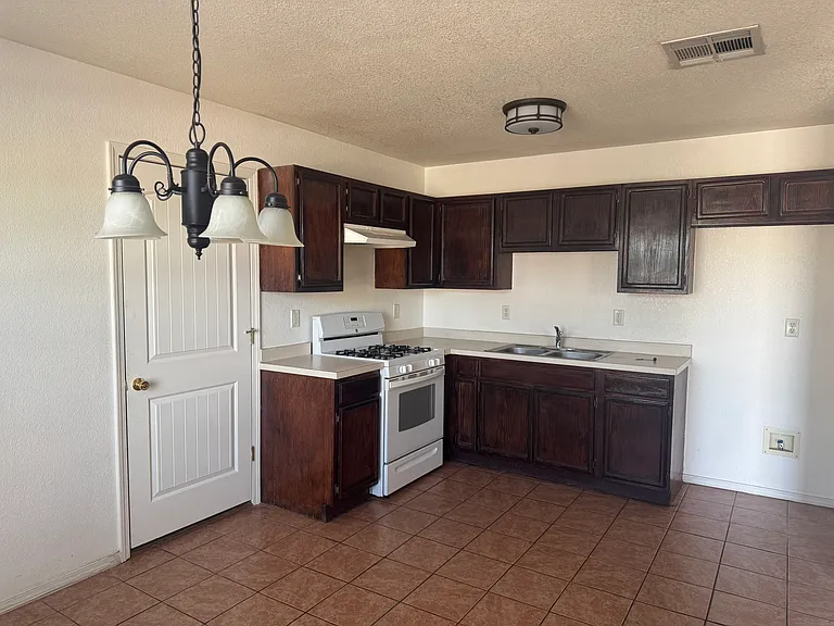 2212 Tierra Bonita Way — Photo 3
