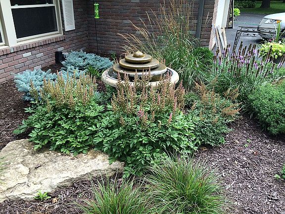 Front Ent Garden/Fountain