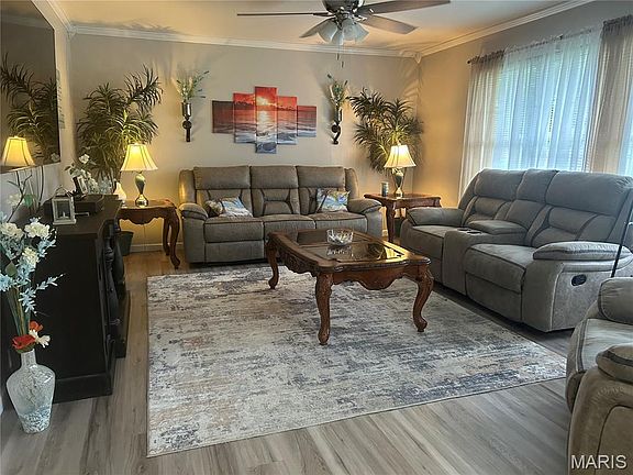 4th image of 810 Sherwood Dr