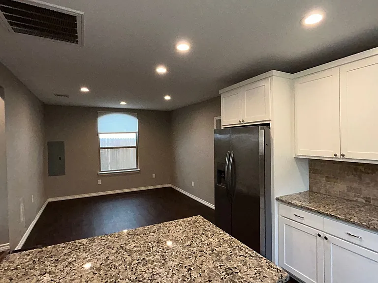 2816 Gordon Ave — Photo 6