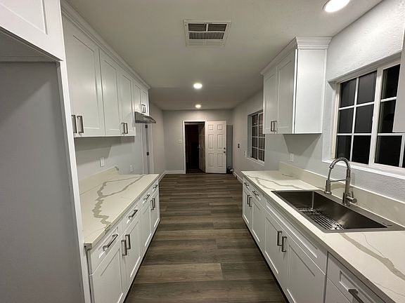 3rd image of 4081 N Mountain View Ave