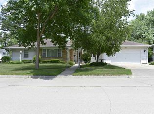 312 6th St SW, Independence, IA 50644