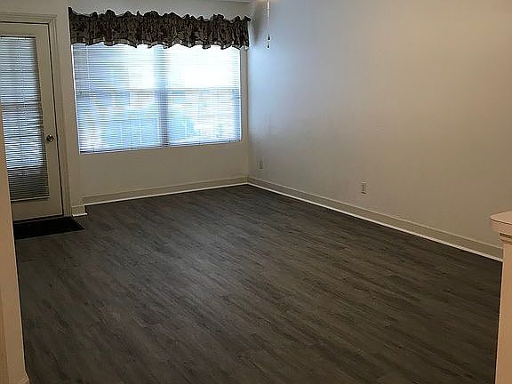 3rd image of 1601 Hickory Trace Dr