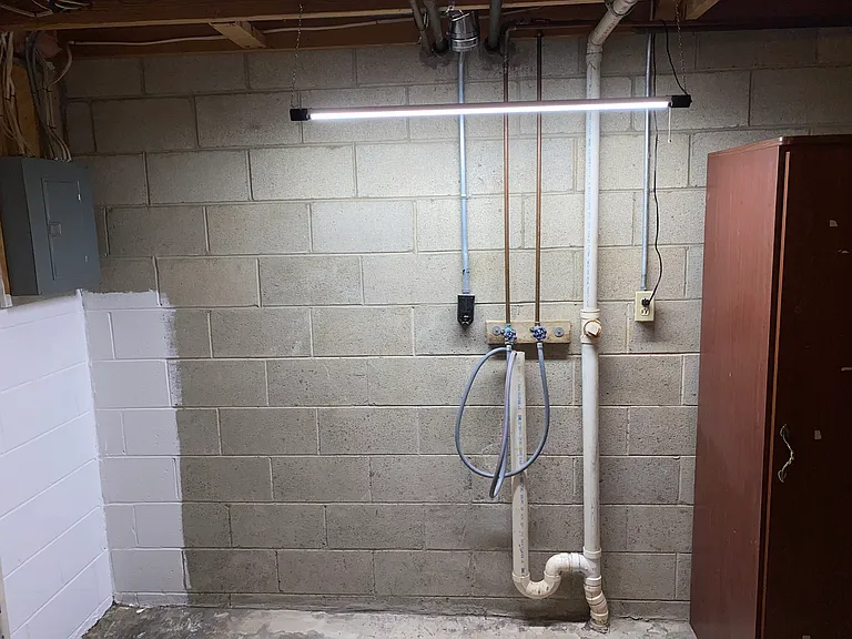 Washer and dryer hookup location