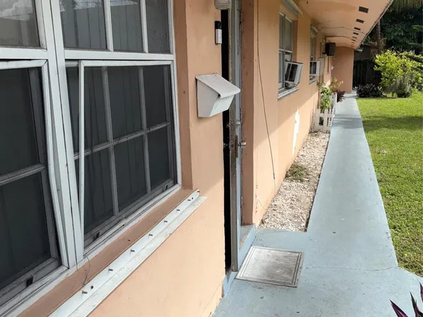 318 SW 2nd Court, Pompano Beach, FL 33060