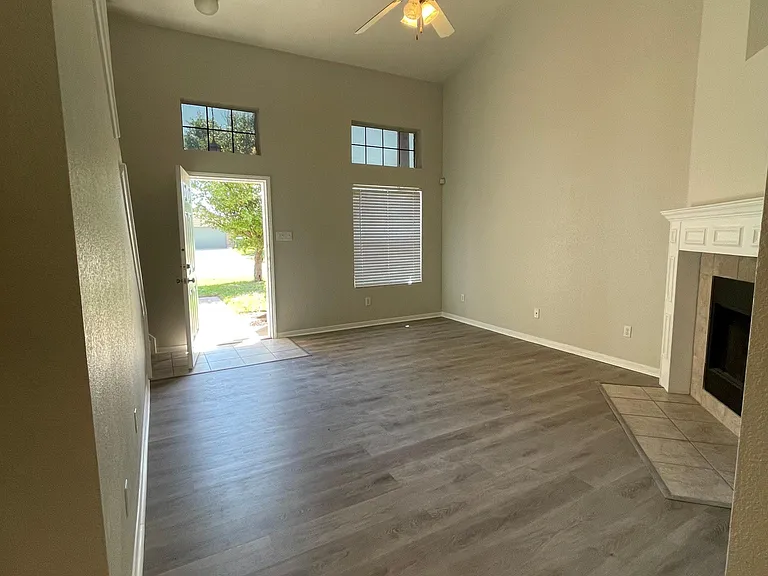 2309 Maedell Dr — Photo 4