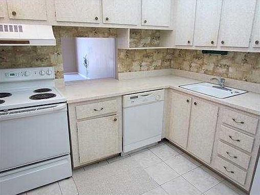 3rd image of 500 Executive Center Dr APT 3L