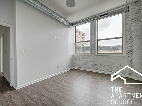 4th image of 930 W Dakin St APT 2