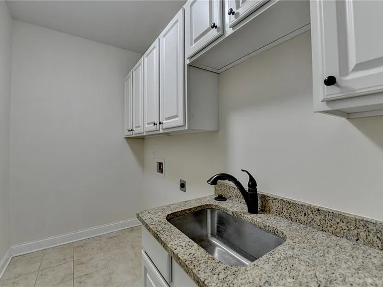 2230 Manor Creek Ct — Photo 26
