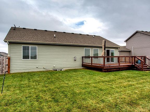 4th image of 442 NE Westgate Dr