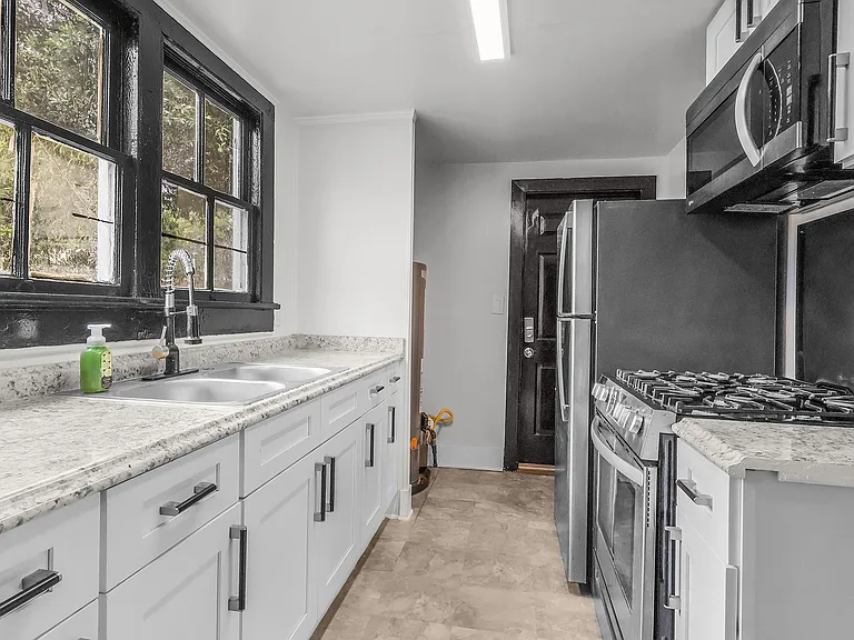 2221 Harden St — Photo 27