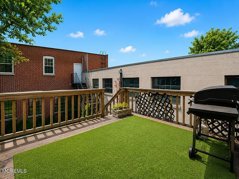 81 Holmes St — Photo 12