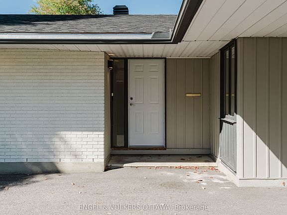 3rd image of 2995 Cowan Cres