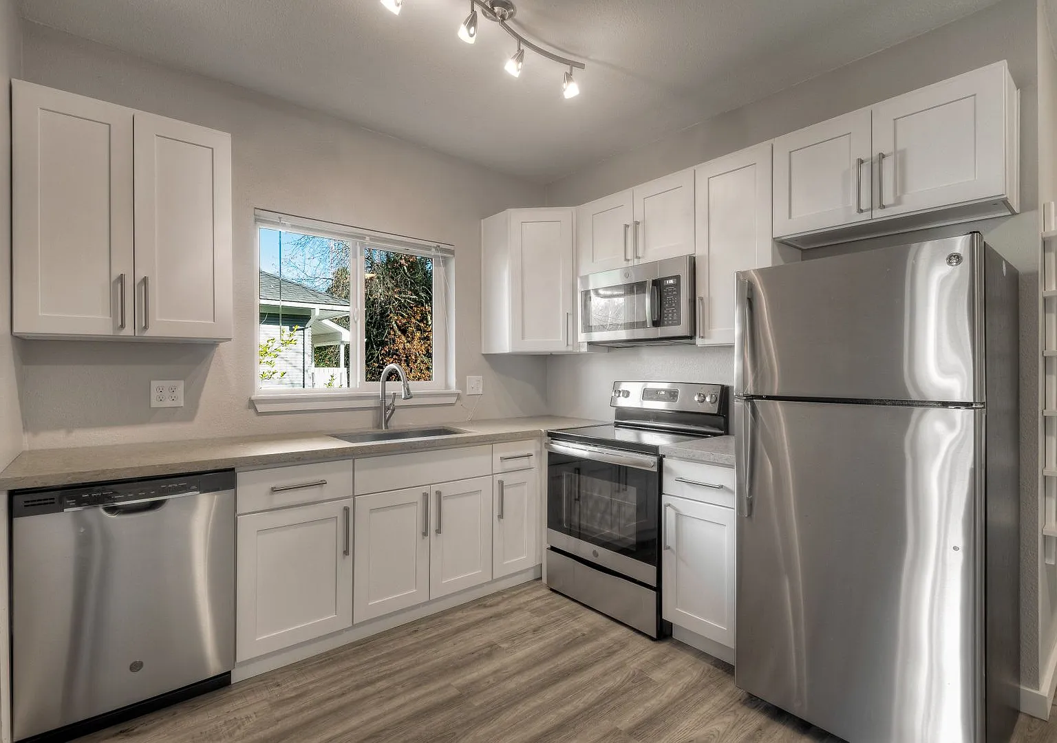15th Avenue Apartments — Photo 3