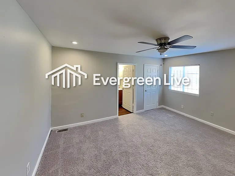 1381 Sharon St NW — Photo 9