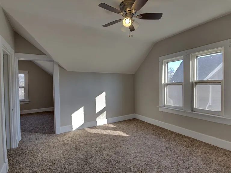 514 S Clark St — Photo 10