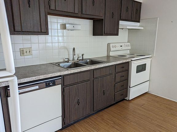 4th image of 10 Losson Garden Dr APT 3