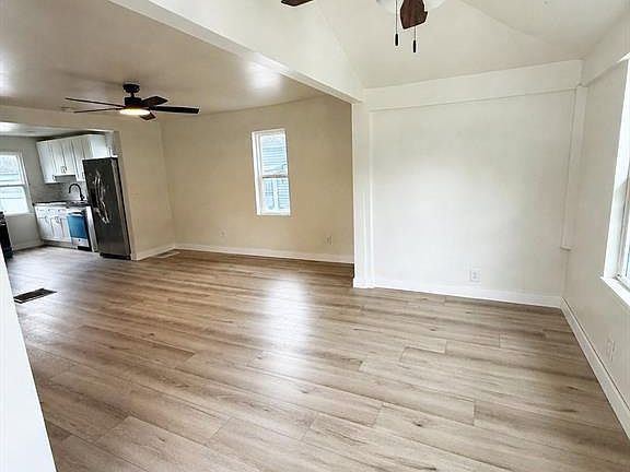 4th image of 229 W Thomas St