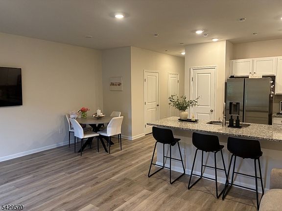 5th image of 48 Nelsons Way