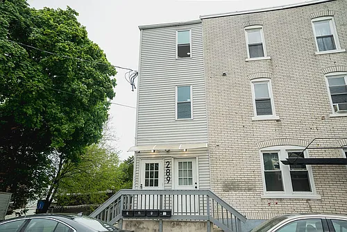 289 E Fairview St Photo 1