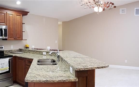 4th image of 445 E Crossbeam Cir