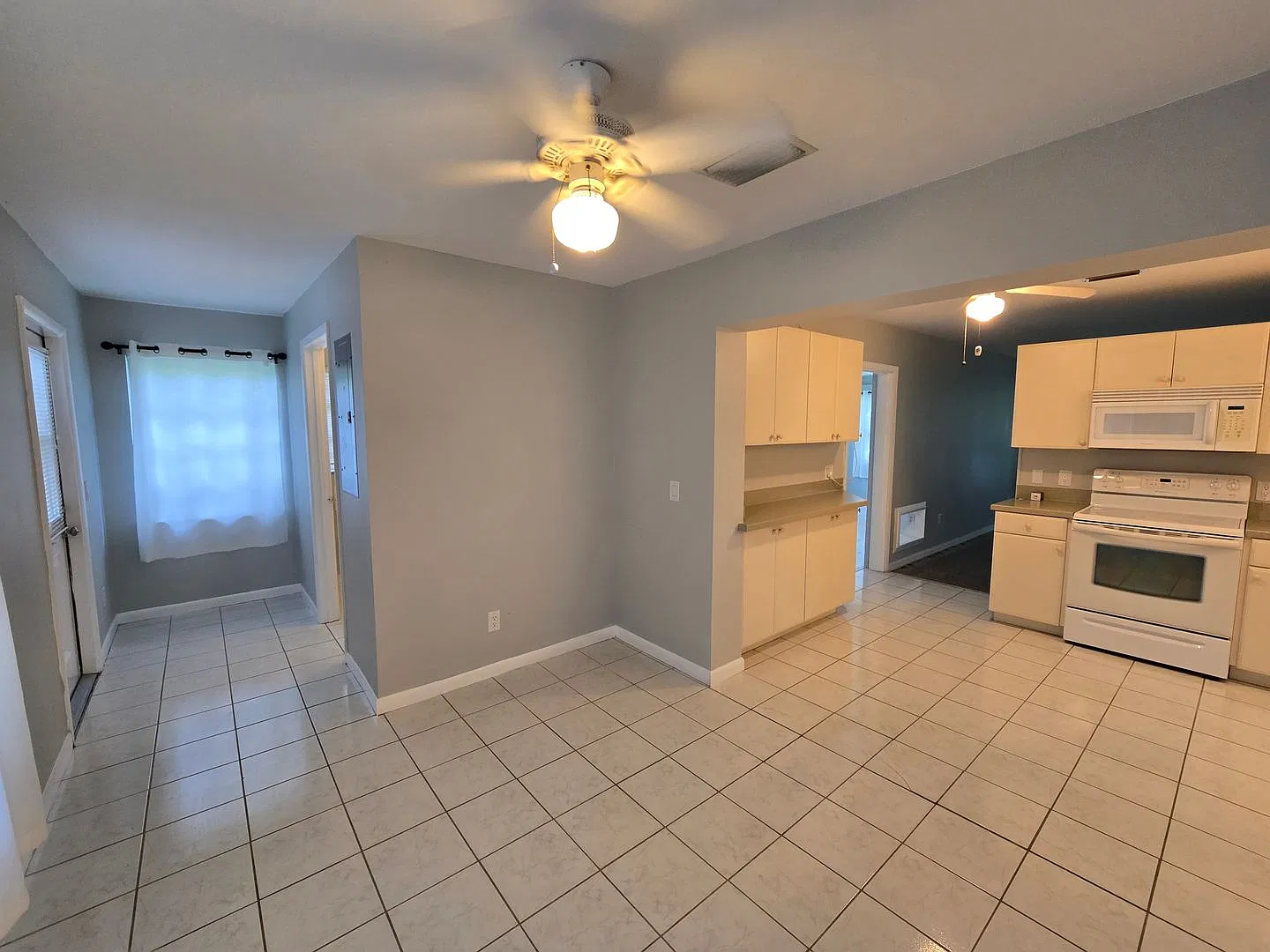 Unfurnished 2/2 In Rockledge — Photo 2