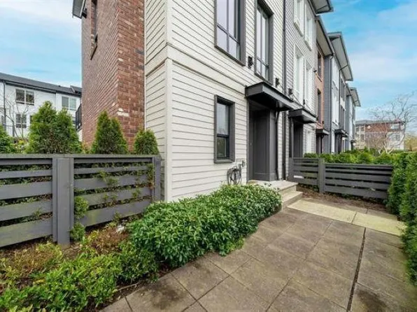 15828 27th Ave #8, Surrey, BC V3Z 0X4