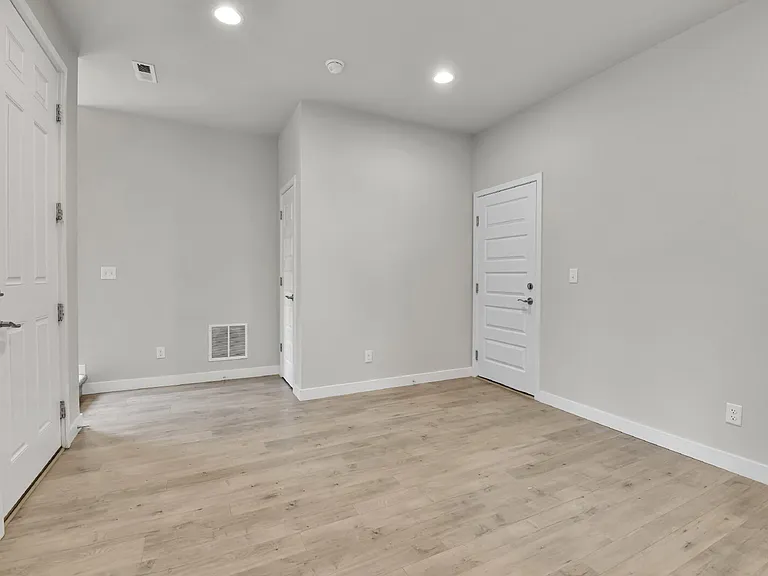 2350 S Troy Ct — Photo 36