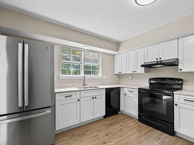 3163 Harvard St — Photo 11