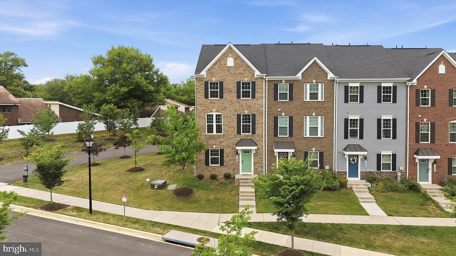 3 bed, 4.0 bath, 1680 sqft, $3,450 — Photo 1