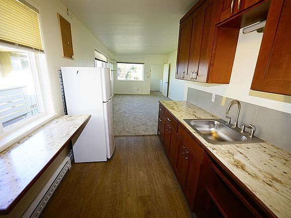 4th image of 613 W Emerson St APT 201