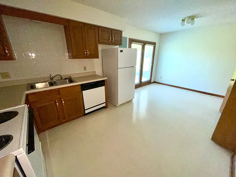 4601 W Millbrook Dr — Photo 10