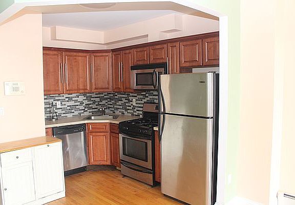 2nd image of 9524 Schenck St #3