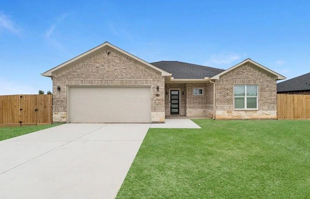 3 bed, 5.0 bath, 1869 sqft, $1,900 — Photo 1
