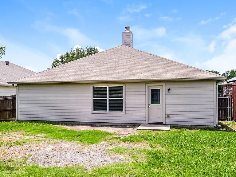 1328 Riviera Dr — Photo 16