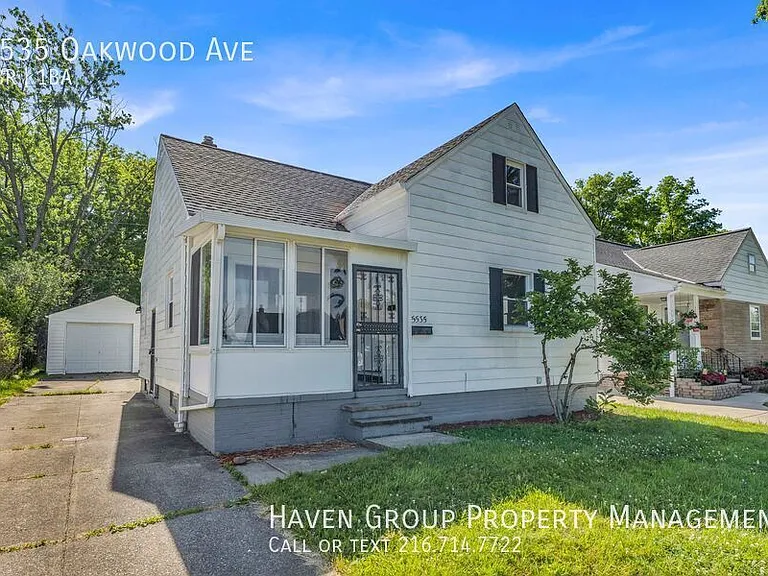 5535 Oakwood Ave — Photo 2