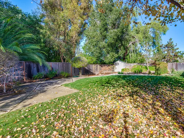 130 S Avalon Dr — Photo 64
