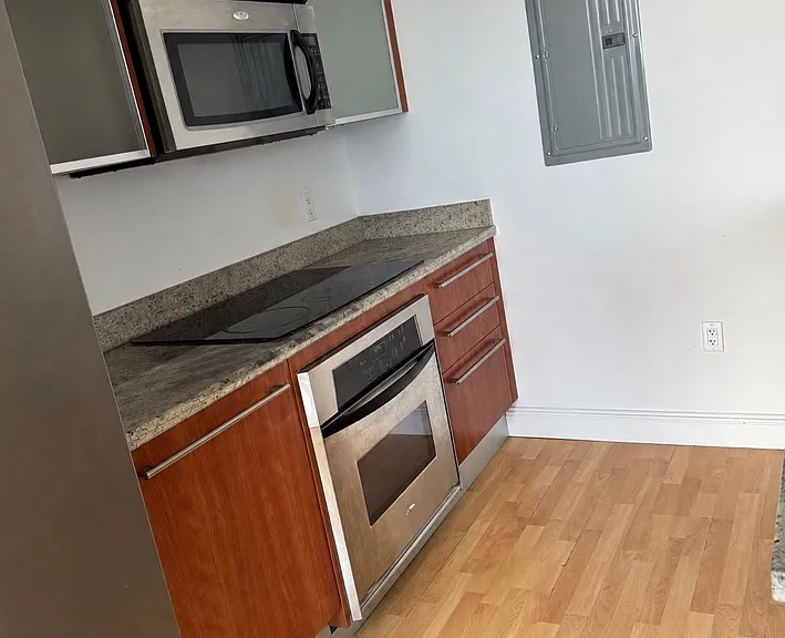 185 SW 7th St #3200 — Photo 12