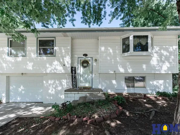 105 Wagon Train Ave, Hickman, NE 68372